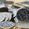 Рубль теряет к юаню почти 2% в преддверии длинных выходных